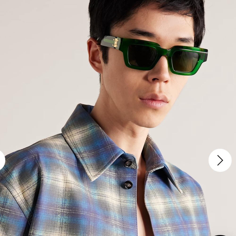Bottega Veneta Bold Green Sunglasses with Gold Details - Picture 7 of 8